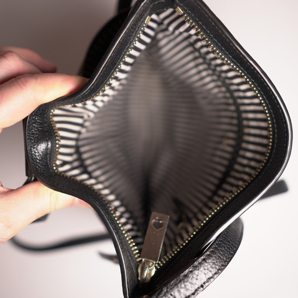 Kate Spade Black Leather Slim Crossbody Bow Detail Gold Hardware Stripe Lining - Picture 5 of 10